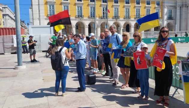 У трьох містах Португалії провели маніфестації на підтримку вступу України до НАТО