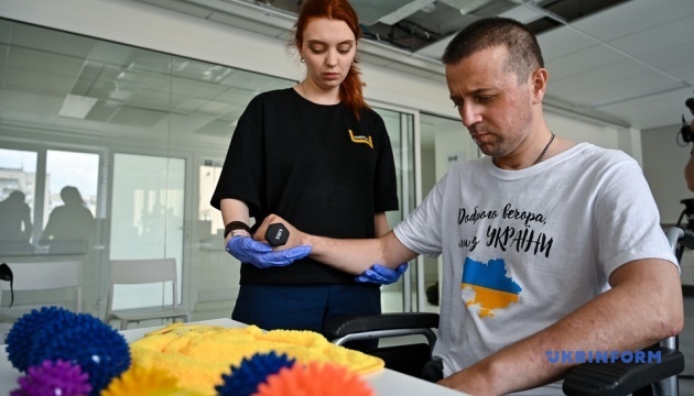 У Львові врятували зір азовцю, якому уламок снаряду потрапив у мозок