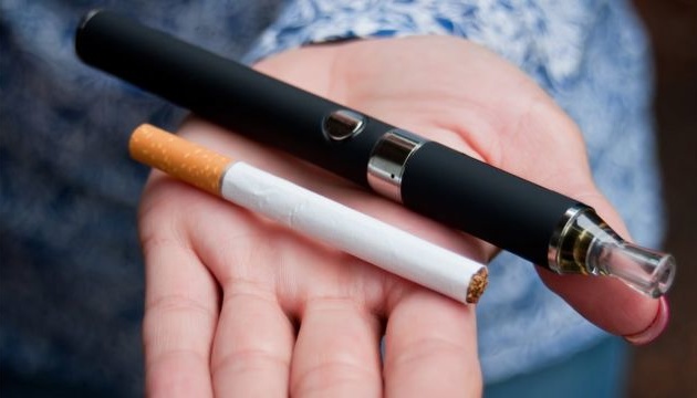 В Україні набуває чинності заборона реклами електронних пристроїв для куріння