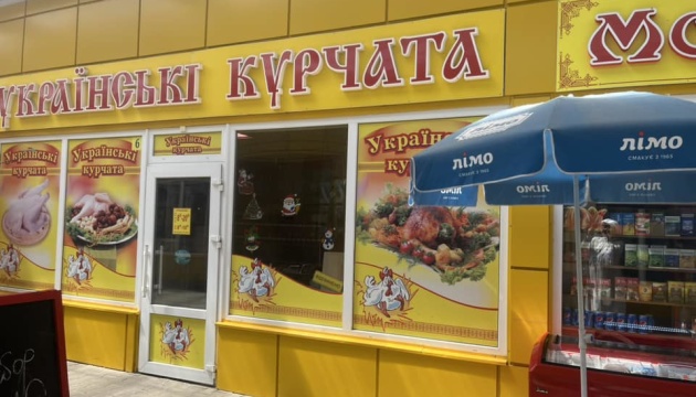 Мовний скандал у Житомирі: продавці виштовхали з магазину жінку, яка попросила перейти на українську