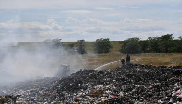 На Миколаївщині ліквідували пожежу на сміттєзвалищі, що тривала понад дві доби