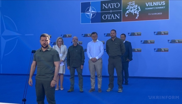 Selenskyj spricht auf dem Nato-Gipfel mit Journalisten