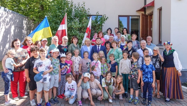 Посол у Латвії відвідав український освітньо-культурний центр у місті Вентспілс