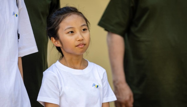 Десятирічна японська волонтерка Міраі Шіраіші зустрілася з дітьми у Дніпрі