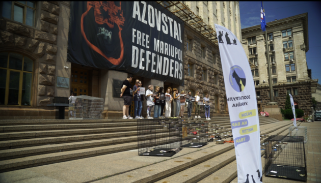 У Києві зоозахисники вшанували пам’ять тварин, що загинули під час окупації Бородянки