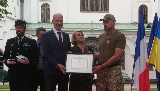 Посол Франції вручив Забужко і Сенцову нагороду - Орден Почесного легіону