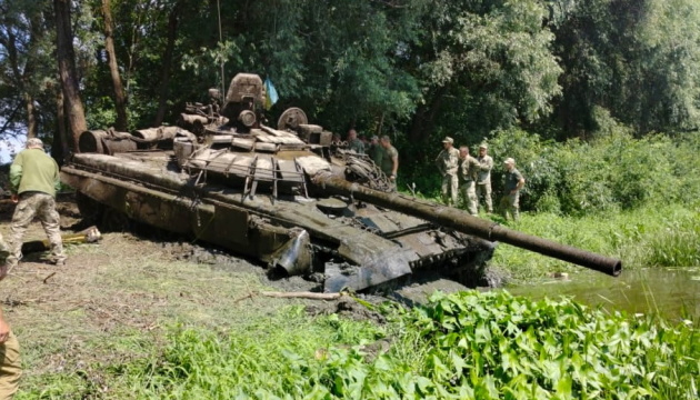Russian tank pulled out of Desna River in Chernihiv region