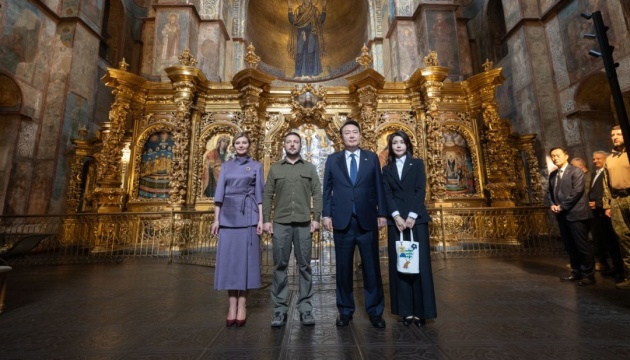 Президенти України та Кореї з дружинами відвідали Софійський собор