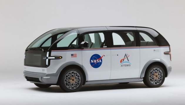 Стартап Canoo доставив перші електрокари для астронавтів NASA