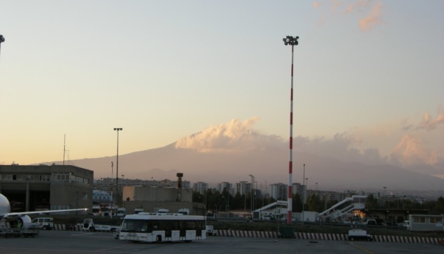 Головний аеропорт Сицилії закрили до середи через пожежу