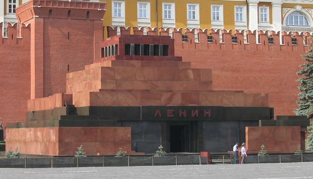 У Москві невідомий жбурнув коктейль Молотова в мавзолей Леніна