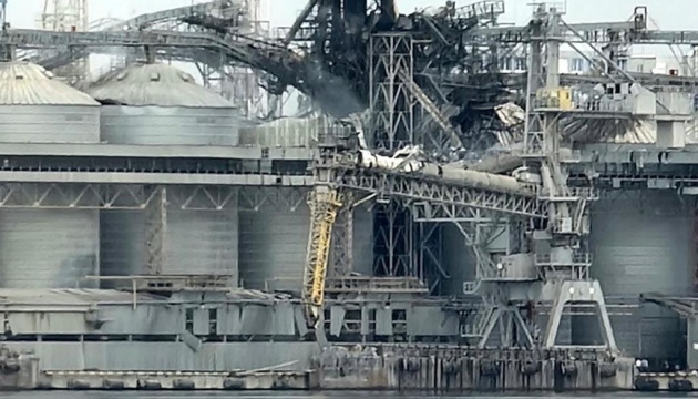 У порту «Чорноморськ» внаслідок російських обстрілів знищені 60 тисяч тонн зерна