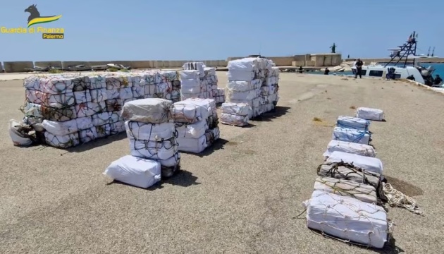 Біля Сицилії поліція виявила рекордну партію кокаїну - 5,3 тонни 