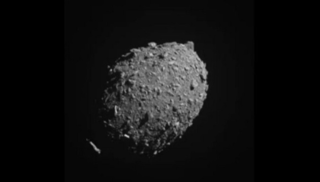 Від астероїда Діморф після удару зонду NASA відірвалися понад 30 валунів