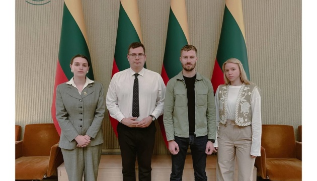 Сержант «Азова» та родичі захисників «Азовсталі» зустрілися з депутатом Сейму Литви