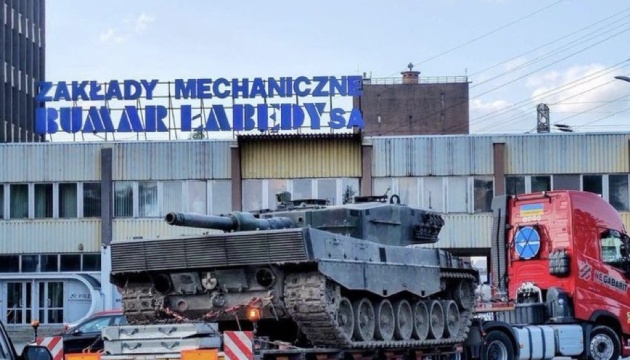 У Польщі запрацював центр з ремонту Leopard, які побували в боях в Україні