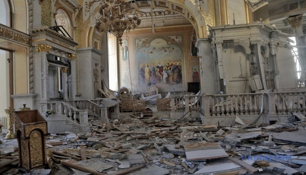 Ataque al centro de Odesa: La coordinadora de la ONU inspecciona la catedral destruida