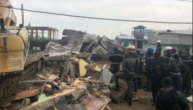 Щонайменше 12 людей загинули внаслідок обвалу будівлі в Камеруні