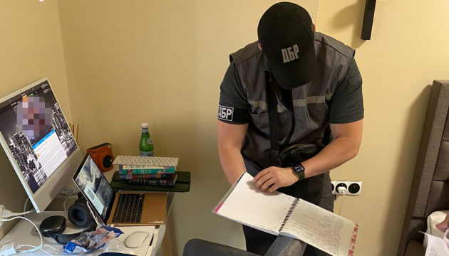 ДБР оголосило підозру правоохоронцям, які відібрали в жителів Дніпра криптовалюту на $120 тисяч