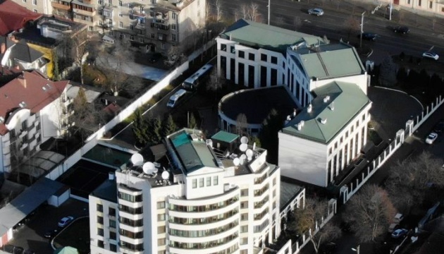 Росіяни облаштували «шпигунський пункт» на даху посольства в Кишиневі – ЗМІ