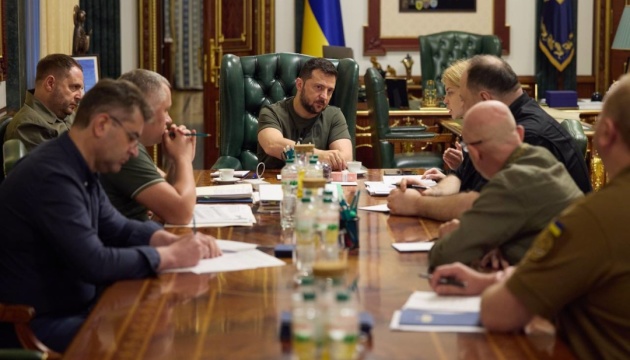 Маємо чіткий план: Зеленський провів нараду напередодні засідання Ради Україна-НАТО 