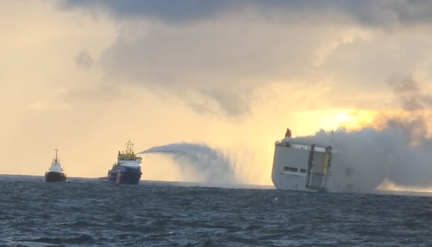 У морі поблизу Нідерландів зайнялося вантажне судно - одна людина загинула, 16 постраждали