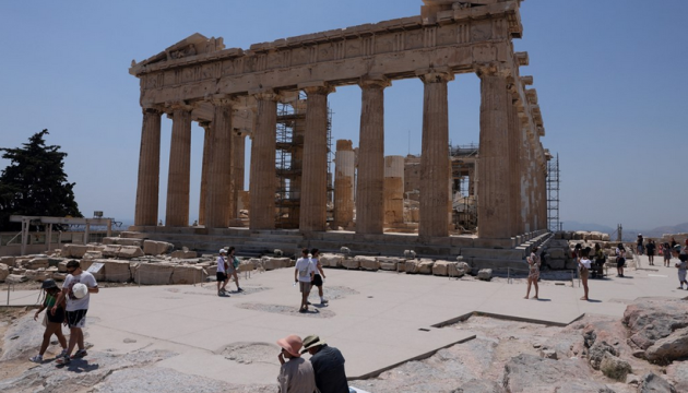 У Греції через сильну спеку знову тимчасово закрили Акрополь
