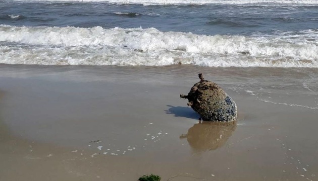 На пляж Одещини під час шторму винесло морську міну