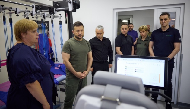 President visits rehabilitation departments treating Ukrainian defenders in Odesa