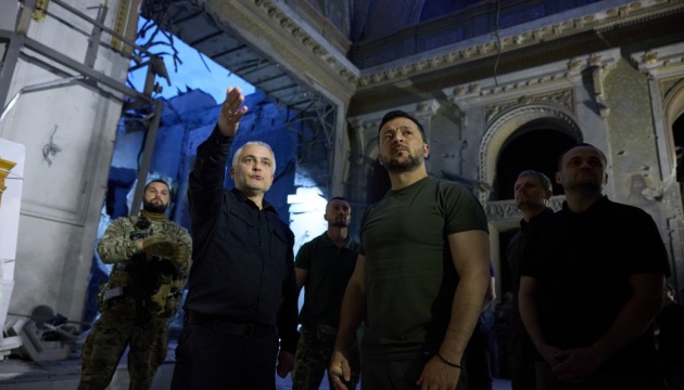 Зеленський оглянув зруйнований росіянами Спасо-Преображенський собор в Одесі 