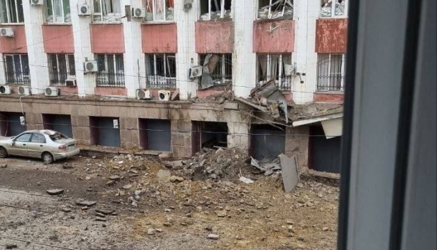 Angriff auf Donezk: „Innenministerium der Volksrepublik Donezk“ getroffen