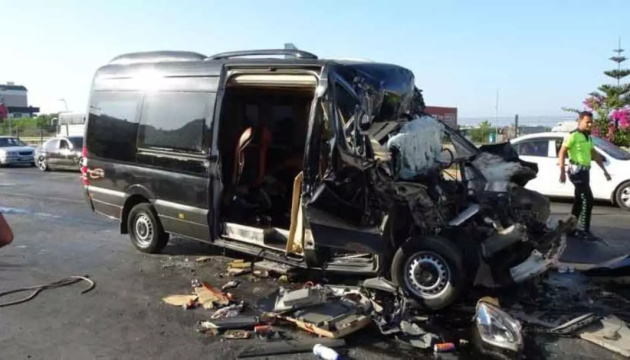 В Анталії автобус зіткнувся із вантажівкою, серед загиблих - українка