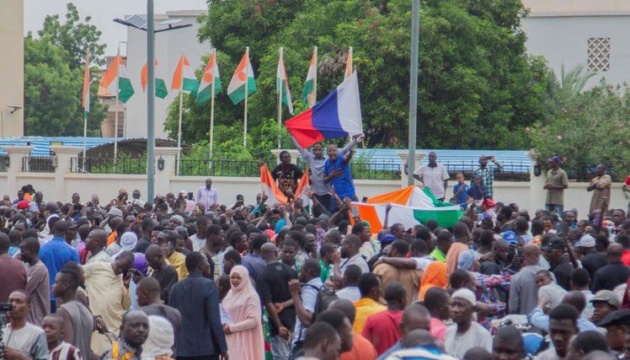 Переворот у Нігері: сусідні країни можуть ввести війська для повернення законного президента