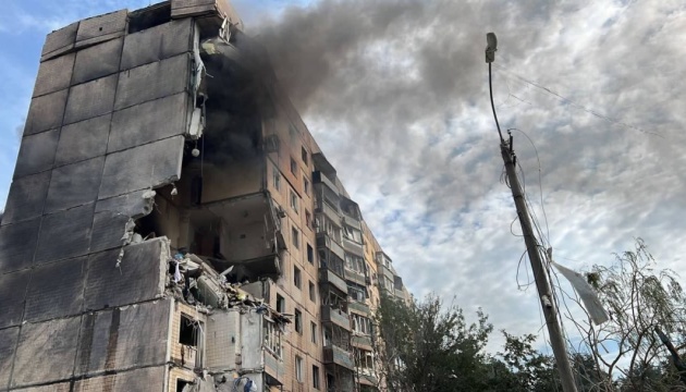 Russian missiles hit apartment block, educational institution in Kryvyi Rih