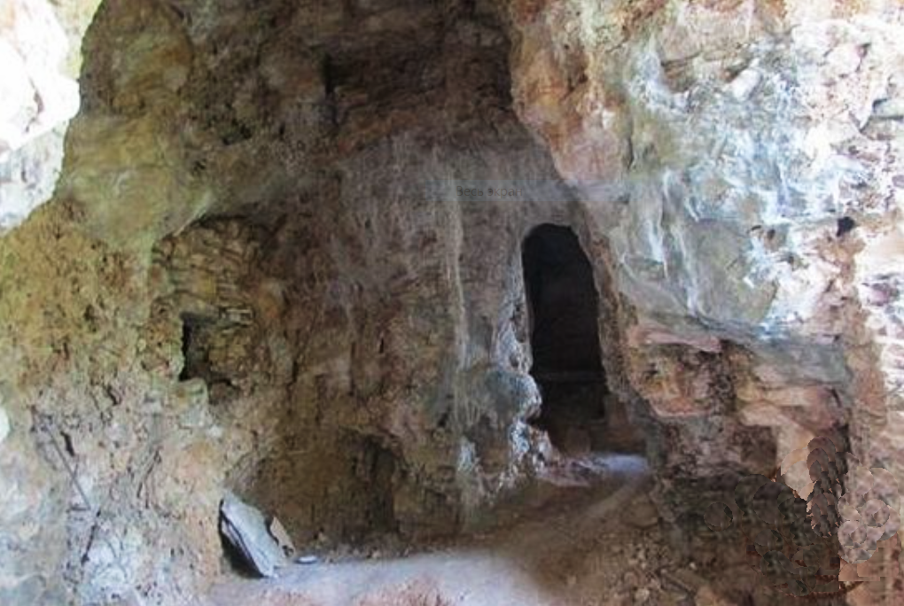 Печера Косми Зографського, в якій наприкінці життя трудився на Афоні старець Іоанн Вишенський