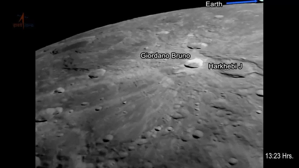 Индийский космический корабль прислал свои первые снимки Луны (фото)