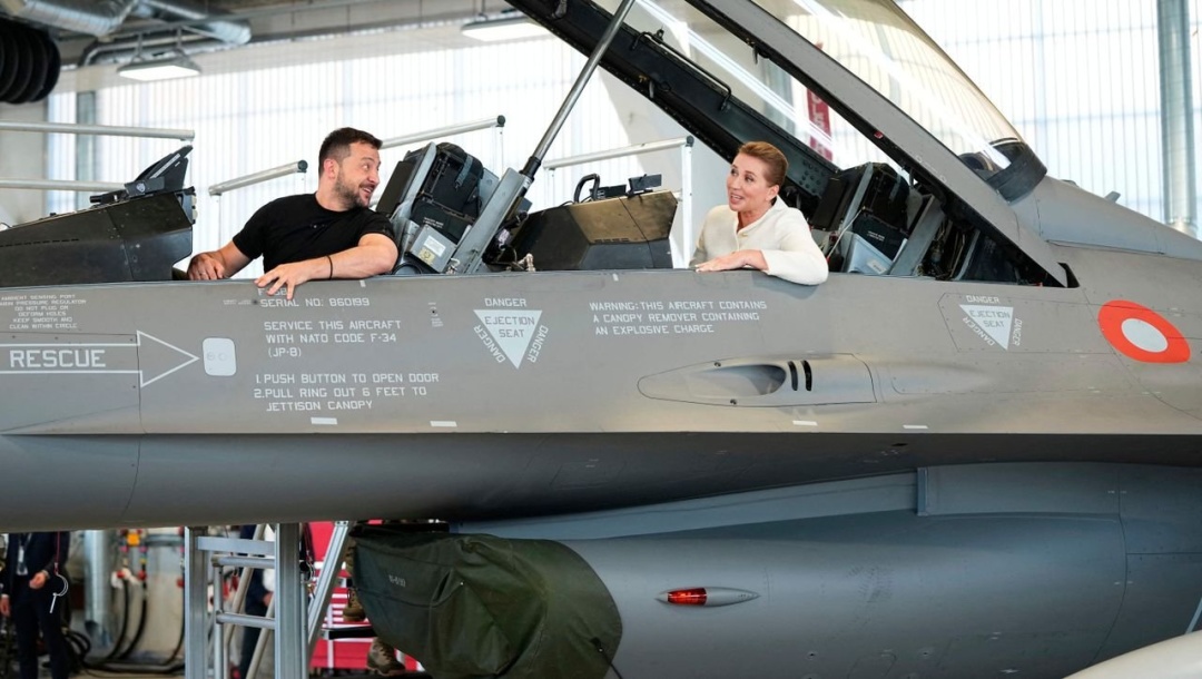 Зеленський посидів в F-16 разом з прем'єр-міністеркою Данії