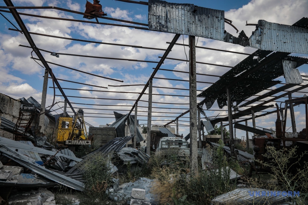 Der zerstörte Hangar von Mychajlo Sweryschyn in Blahodatne