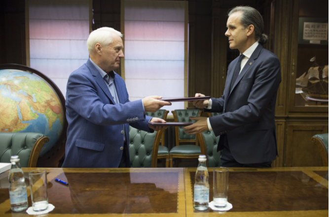 The image shows First Vice President of the RGT Nikolai Kasimov and Head of Research at National Geographic Enric Sala. Photo: RGT press service.