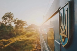 Укрзалізниця відновила рух поїздів між Миколаєвом та Херсоном