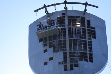 Trident being installed on Ukrainian Motherland monument in Kyiv to replace Soviet-era coat of arms