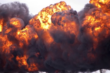 Durch Drohnen-Absturz Erdöldepot in russischer Region Orlow in Brand geraten