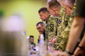 Zaluzhny aborda la cooperación en la esfera militar con socios de EE. UU. y Reino Unido