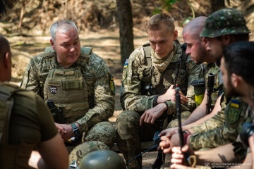 Ukraine verstärkt Verteidigung an Grenze zu Belarus, Befehlshaber der Verneigten Kräfte besucht Truppen in Wolhynien