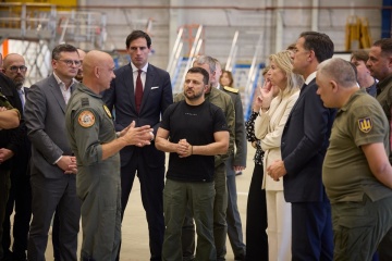 Zelensky visits Dutch air force base