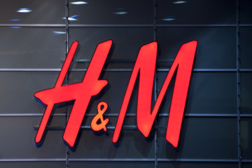 H&M resumes operations in Ukraine