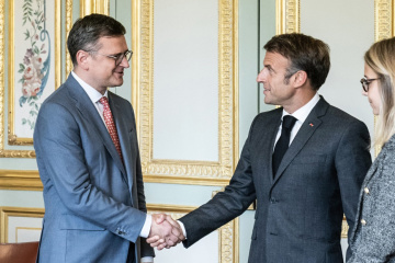 Kuleba von Präsident Macron empfangen: Militärische Unterstützung, Friedensformel, Getreideexport im Mittelpunkt des Gesprächs