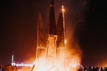 Ukrainian "Phoenix bird" stars at Burning Man