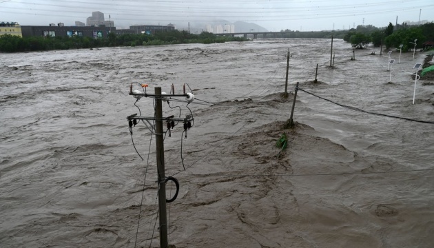 Зливи у Пекіні: кількість загиблих зросла до 11, близько 30 людей зникли безвісти