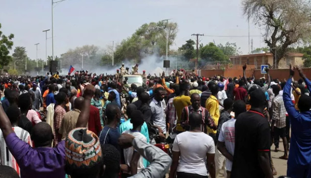 Франція хоче евакуювати своїх громадян із Нігеру